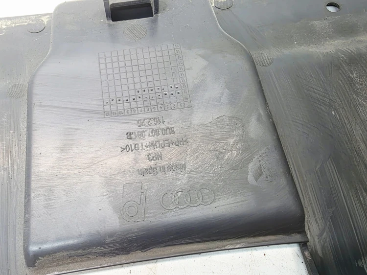 OSŁONA NAKŁADKA PASA PRZEDNIEGO AUDI Q3 8U 8U0807081B
