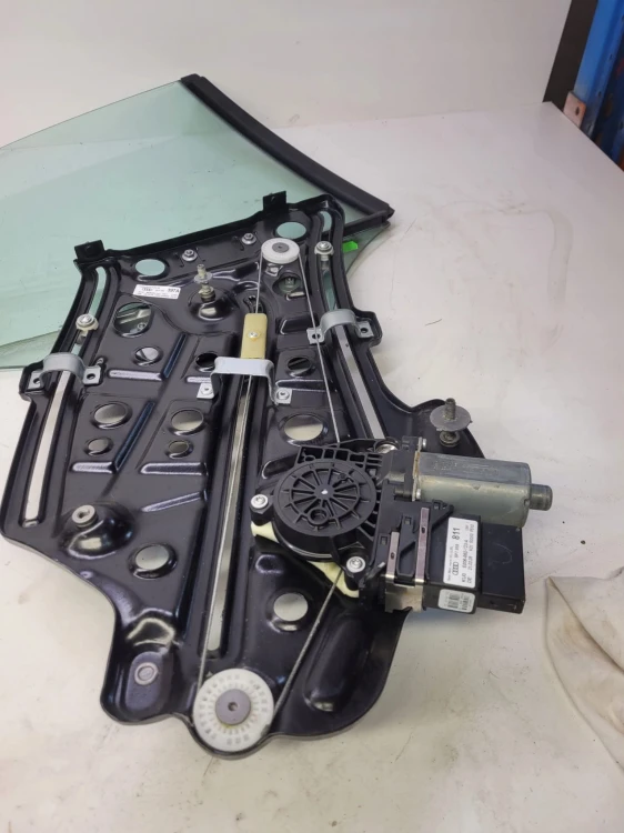 MECHANIZM SZYBY LEWY TYŁ AUDI A3 CABRIO 8P7839397A