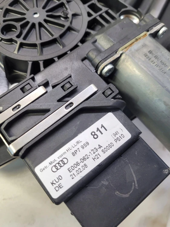 MECHANIZM SZYBY LEWY TYŁ AUDI A3 CABRIO 8P7839397A