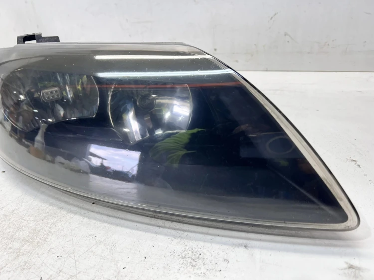REFLEKTOR PRAWY ZWYKŁY AUDI Q7 4L 4L0941004K UK 1/26 VALEO