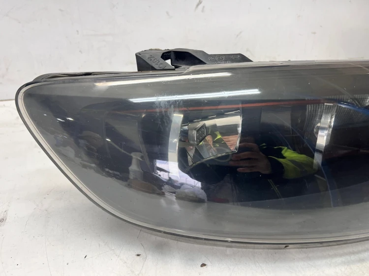 REFLEKTOR PRAWY ZWYKŁY AUDI Q7 4L 4L0941004K UK 1/26 VALEO