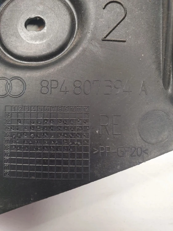 ŚLIZG ZDERZAKA PRAWY TYŁ AUDI A3 8P 8P4807394A