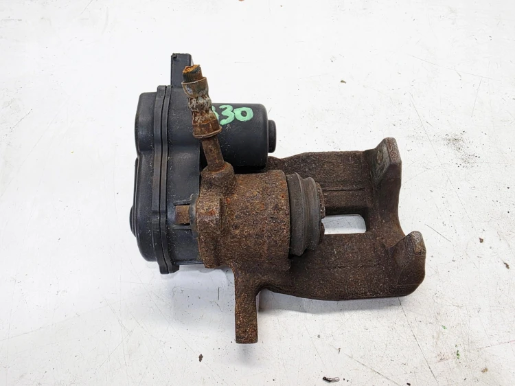 ZACISK HAMULCOWY ELEKTRYCZNY PRAWY TYŁ AUDI A4 B8 A5 Q5 POD TARCZĘ 330MM