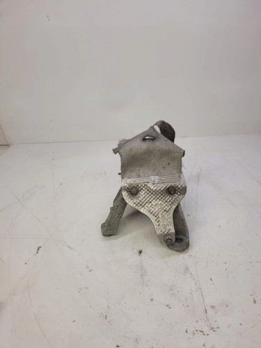 ŁAPA SILNIKA PRAWA AUDI A4 B8 A5 Q5 8K0199308EE