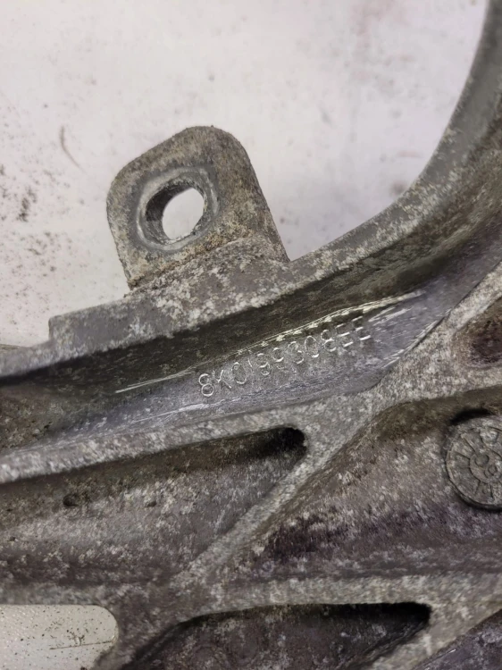 ŁAPA SILNIKA PRAWA AUDI A4 B8 A5 Q5 8K0199308EE