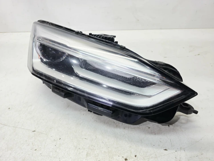 REFLEKTOR LAMPA PRAWY PRZÓD XENON AUDI A5 8W 8W6941006D 17/26