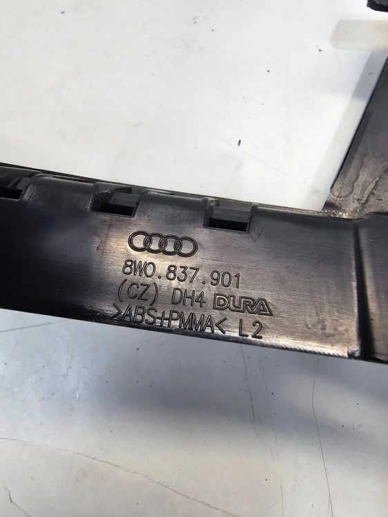 NAKŁADKA OSŁONA SŁUPKA AUDI A4 B9 LEWY PRZÓD 8W0837901