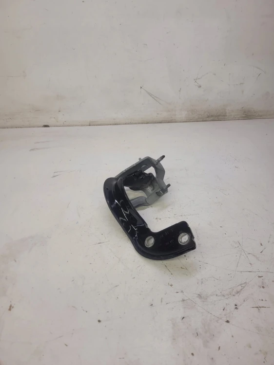ZAWIAS KLAPY TYŁ PRAWY AUDI A4 B9 AVANT 8W9827300A