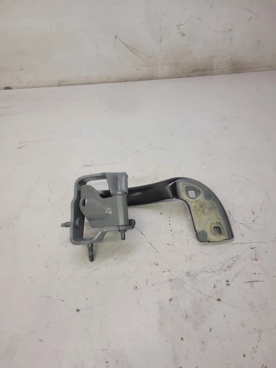 ZAWIAS KLAPY TYŁ PRAWY AUDI A4 B9 AVANT 8W9827300A
