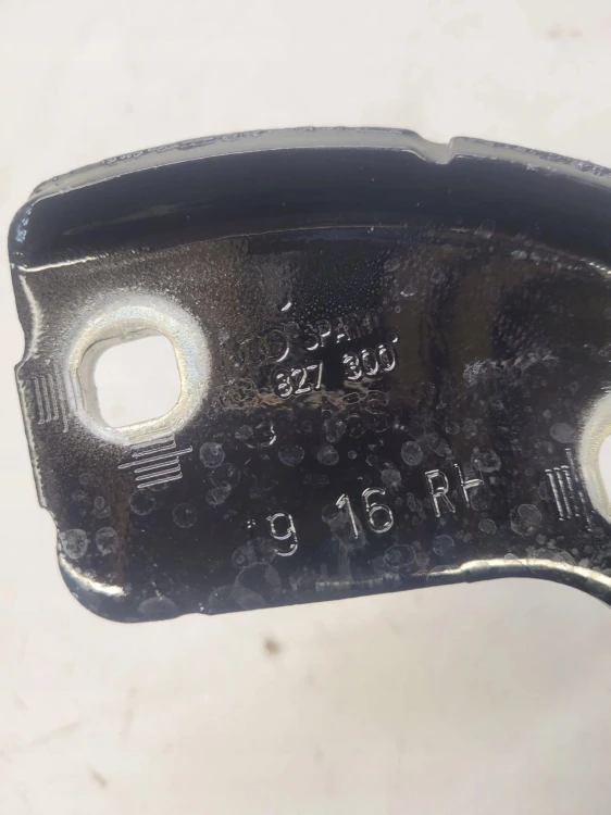 ZAWIAS KLAPY TYŁ PRAWY AUDI A4 B9 AVANT 8W9827300A