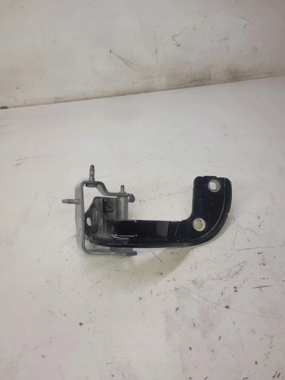 ZAWIAS KLAPY TYŁ PRAWY AUDI A4 B9 AVANT 8W9827300A