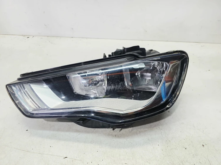 REFLEKTOR LAMPA LEWY PRZÓD AUDI A3 8V 8V0941003A 18/26 UK