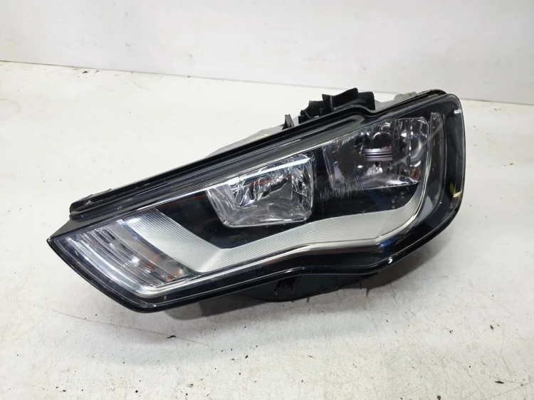 REFLEKTOR LAMPA LEWY PRZÓD AUDI A3 8V 8V0941003A 18/26 UK