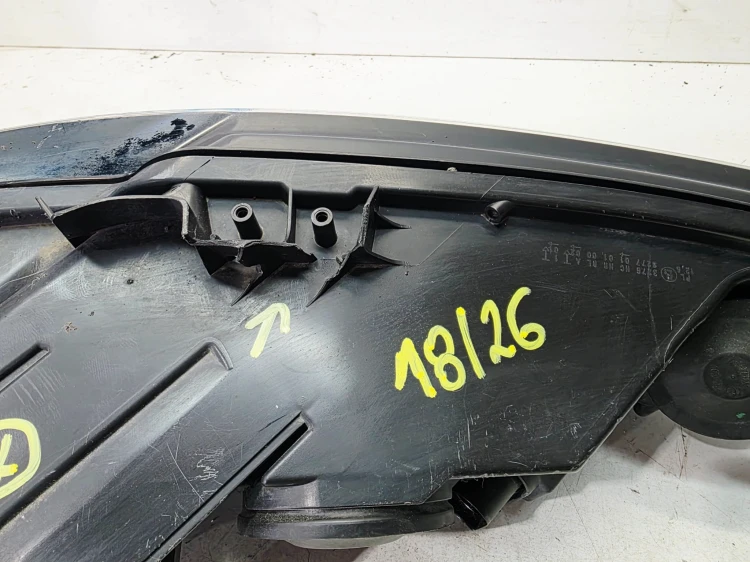 REFLEKTOR LAMPA LEWY PRZÓD AUDI A3 8V 8V0941003A 18/26 UK