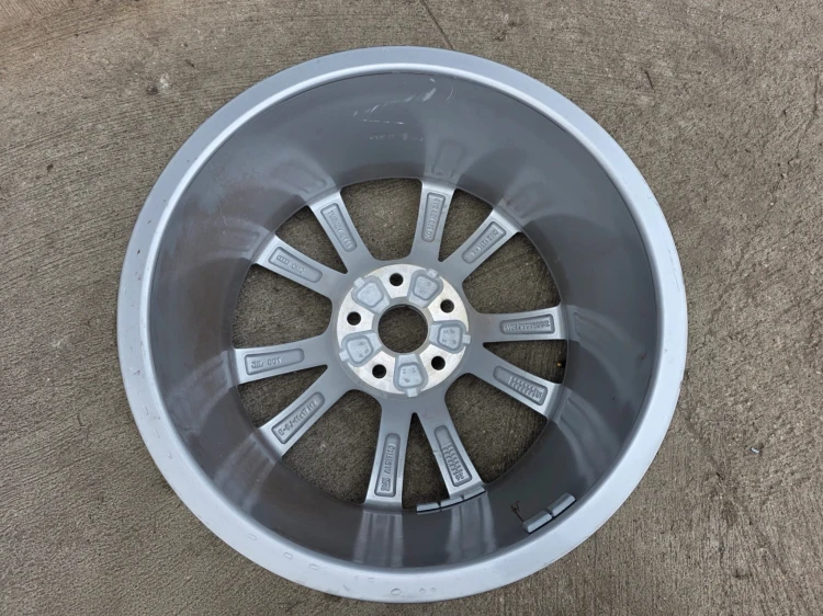 FELGA ALUMINIOWA AUDI A3 S3 8Y VW SEAT 8.0J R17 ET46 8Y0601025CC S23/26