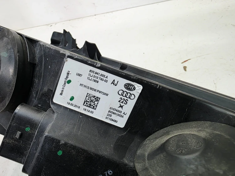 REFLEKTOR LAMPA LEWY PRZÓD AUDI A3 8V 8V0941003A 18/26 UK