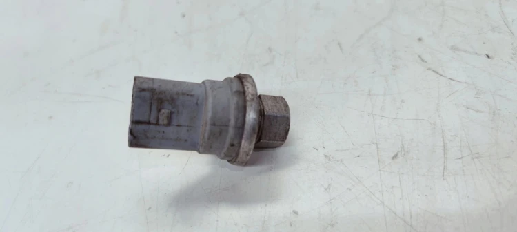 CZUJNIK CIŚNIENIA KLIMATYZACJI AUDI A4 B8 A5 Q5 8K0959126B