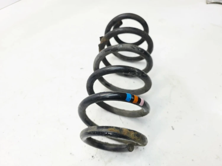 SPRĘŻYNA PRZÓD PRZEDNIA LEWA LUB PRAWA AUDI A4 B6 B7 300MM X 15MM