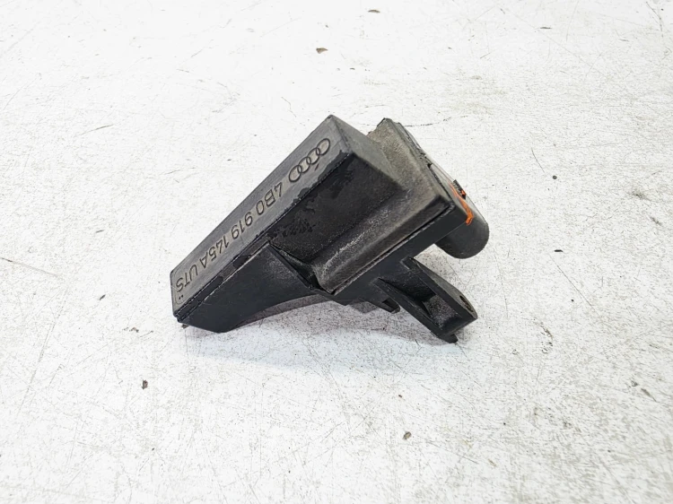 WZMACNIACZ ANTENOWY ODBIORNIK ZEGARA AUDI 4B0919145A