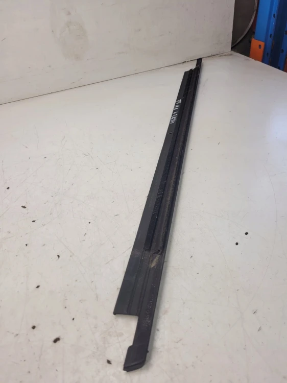 LISTWA MAT DRZWI PRAWY TYŁ AUDI A1 8X4839478