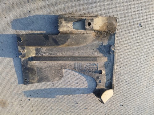 OSŁONA PŁYTA PODWOZIA AUDI A6 C6 PRAWA 4F0825216E