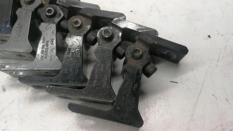 ZAWIAS DRZWI LEWY AUDI A4 B8 A5 8T Q5 8K0831401E