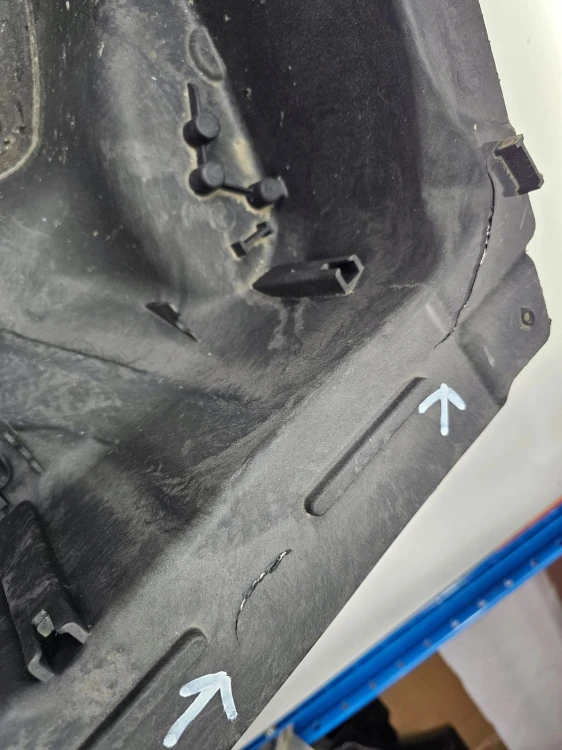 PODŁOGA WANNA WNĘKA KOŁA AUDI A8 D4 4H0803261D