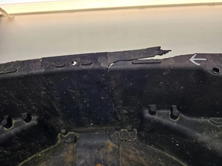 PODŁOGA WANNA WNĘKA KOŁA AUDI A8 D4 4H0803261D