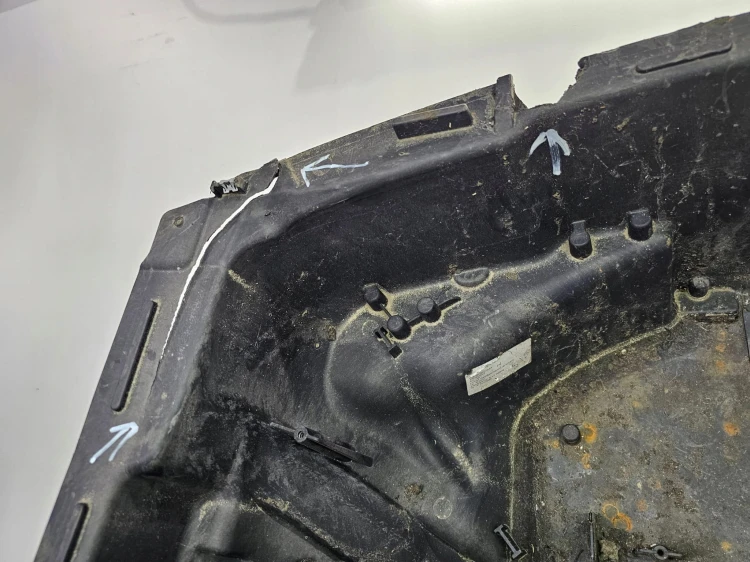 PODŁOGA WANNA WNĘKA KOŁA AUDI A8 D4 4H0803261D