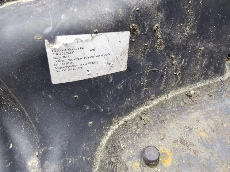 PODŁOGA WANNA WNĘKA KOŁA AUDI A8 D4 4H0803261D