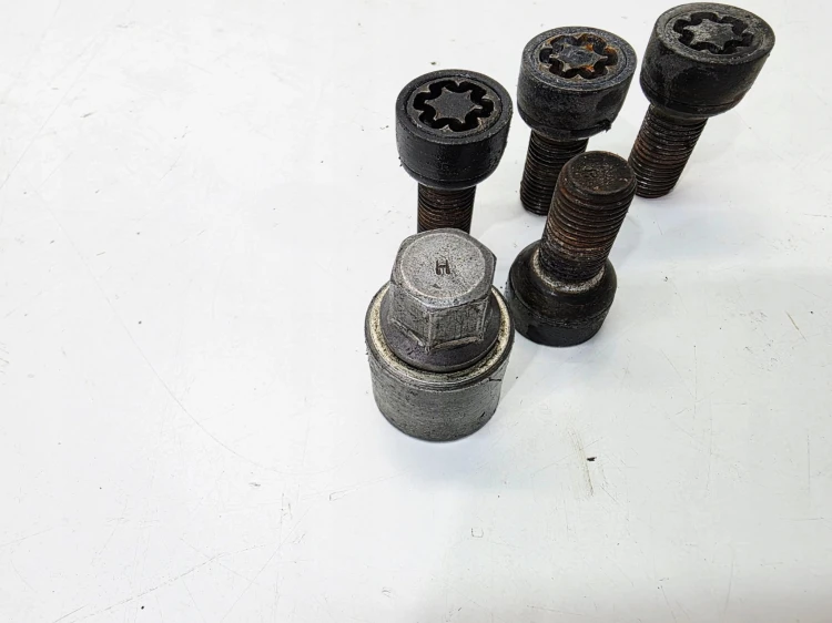 ŚRUBA ŚRUBY ZABEZPIECZAJĄCE AUDI VOLKSWAGEN SEAT SKODA WZÓR H