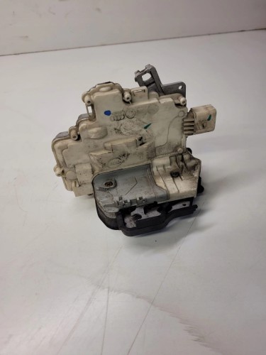 ZAMEK DRZWI PRAWY PRZÓD AUDI A3 A6 4F1837016 7-PIN