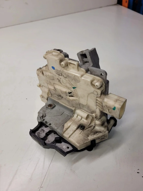 ZAMEK DRZWI PRAWY PRZÓD AUDI A3 A6 4F1837016 7-PIN