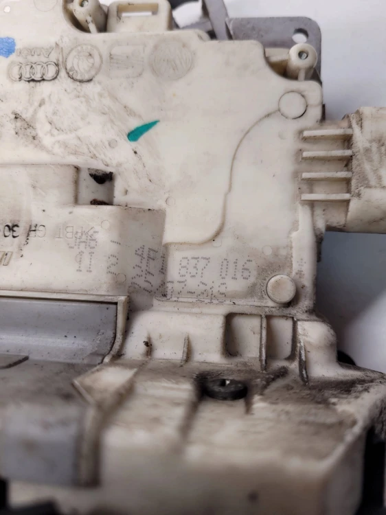 ZAMEK DRZWI PRAWY PRZÓD AUDI A3 A6 4F1837016 7-PIN