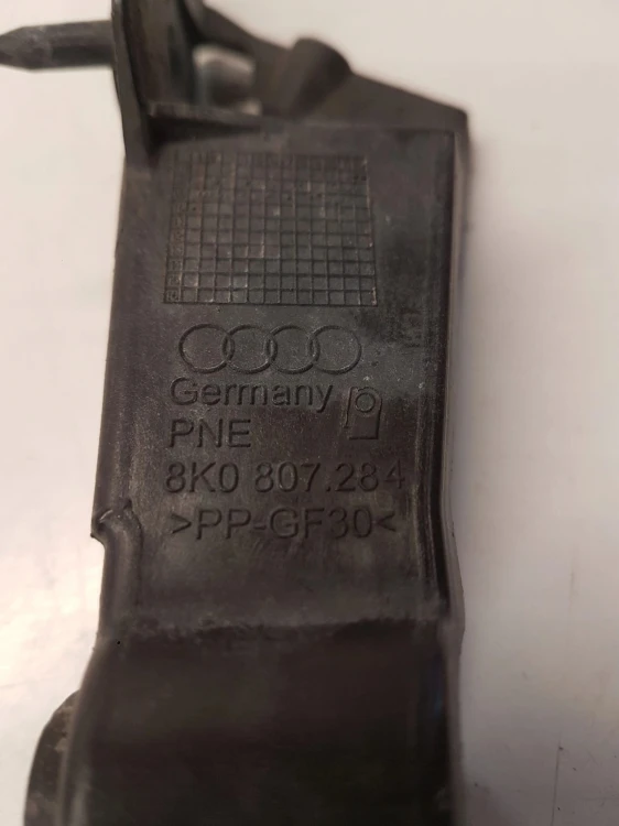 ŚLIZG ZDERZAKA PRAWY PRZÓD AUDI A4 B8 8K0807284