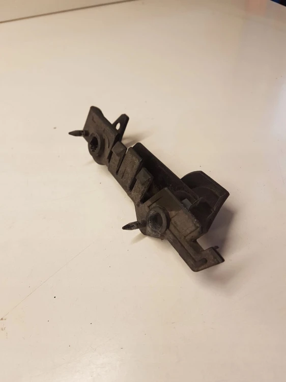 ŚLIZG ZDERZAKA PRAWY PRZÓD AUDI A4 B8 8K0807284