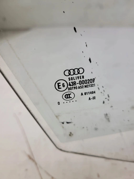 SZYBA BOCZNA DRZWI PRAWY PRZÓD AUDI A8 D4 2010R