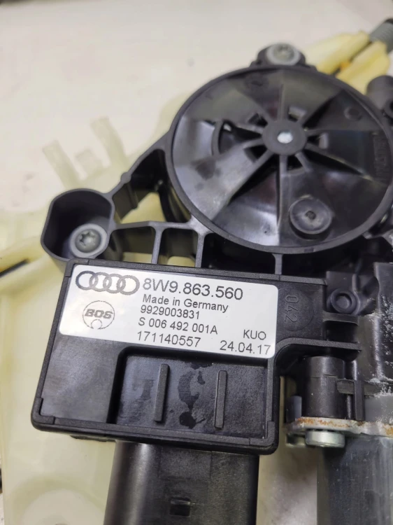 MECHANIZM KLAPY BAGAŻNIKA AUDI A4 B9 A5 8W9863560