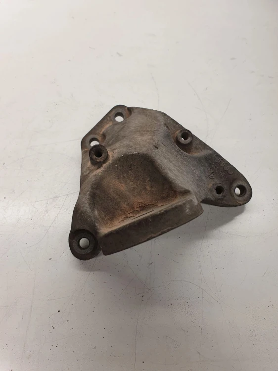 ŁAPA SKRZYNI LEWA AUDI A6 C6 4F0399113B