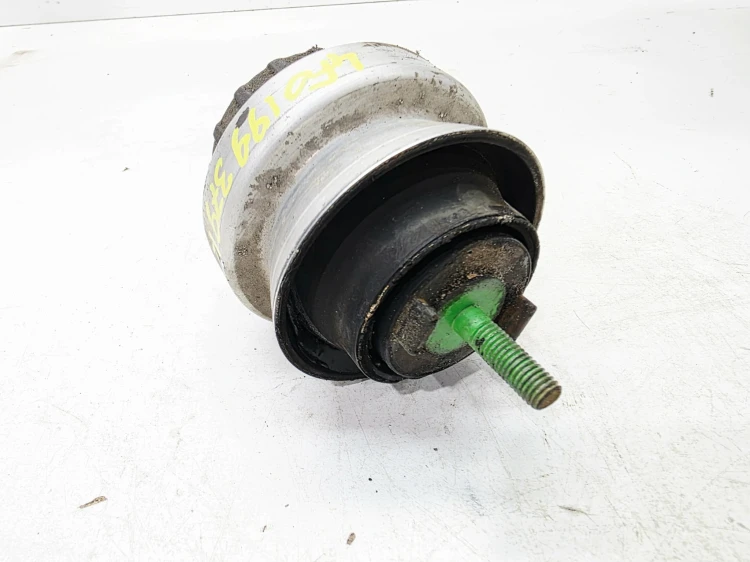 PODUSZKA ŁAPA SILNIKA LEWA BEZ CZUJNIKA AUDI A6 C6 2.4 BDW 4F0199379K