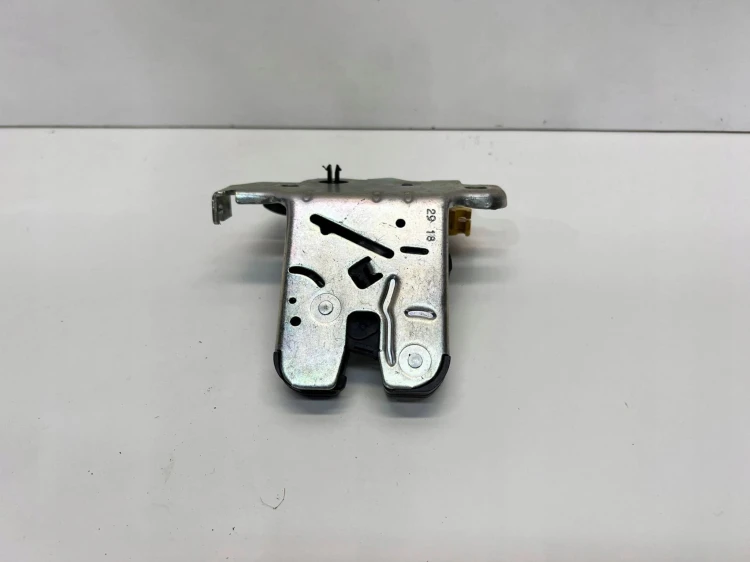 ZAMEK KLAPY TYŁ AUDI Q5 FY 80A827506A