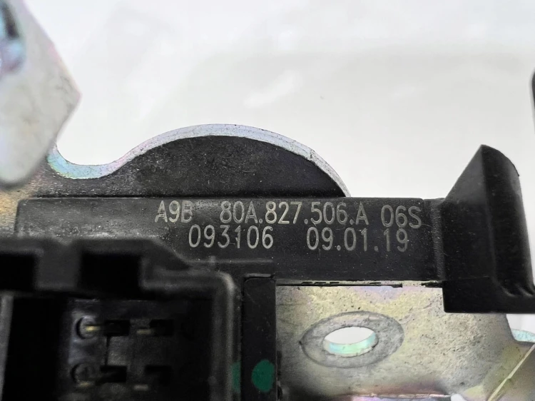 ZAMEK KLAPY TYŁ AUDI Q5 FY 80A827506A