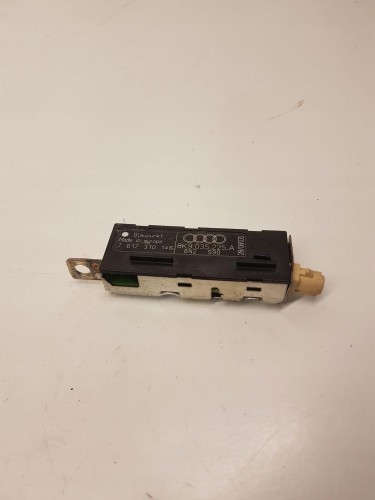 WZMACNIACZ ANTENOWY AUDI A4 B8 A5 Q5 8K9035225A