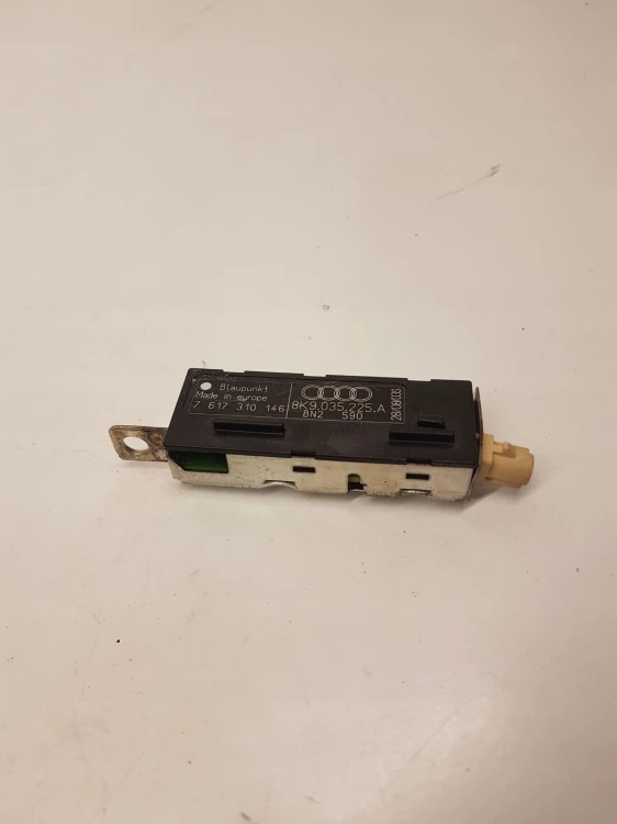 WZMACNIACZ ANTENOWY AUDI A4 B8 A5 Q5 8K9035225A
