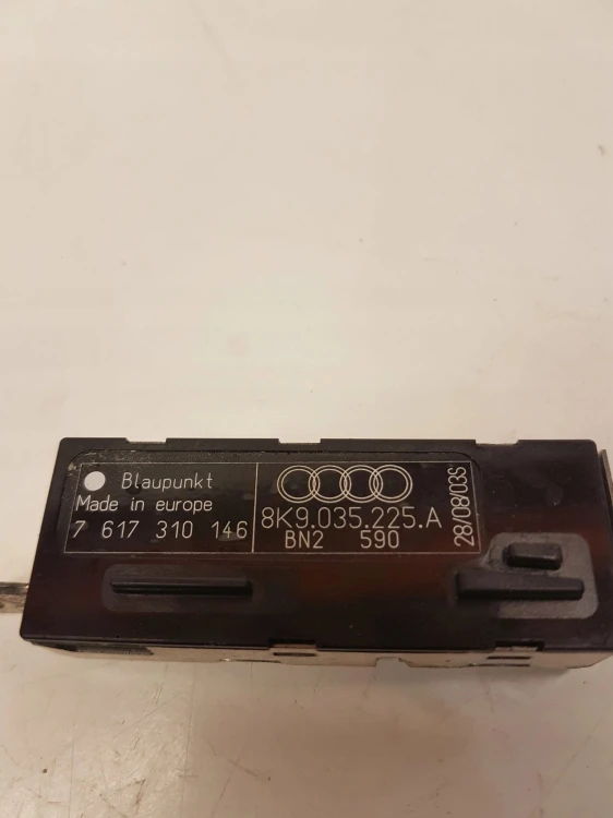 WZMACNIACZ ANTENOWY AUDI A4 B8 A5 Q5 8K9035225A