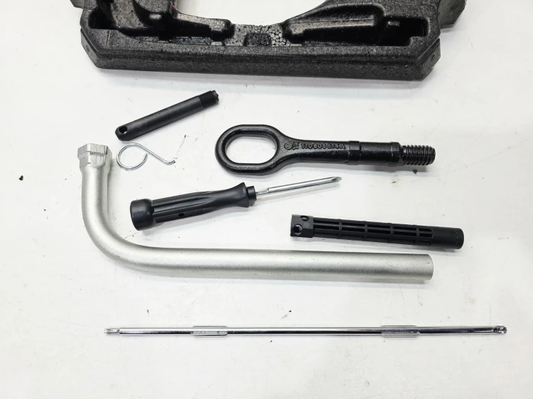 ZESTAW NAPRAWCZY KLUCZ WKRĘTKA ŚRUBOKRĘT TORX AUDI A6 C7 4G0012109
