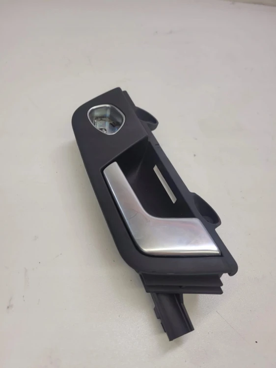 KLAMKA WEWNĘTRZNA PRAWY TYŁ AUDI A4 B7 8E0839020C