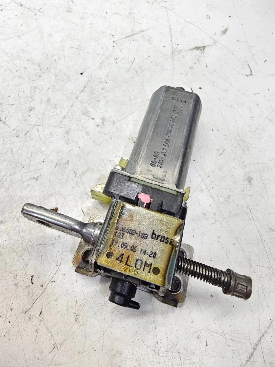 SILNICZEK REGULACJI FOTELA AUDI A6 C6 0390203220