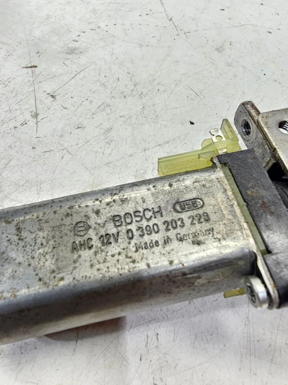 SILNICZEK REGULACJI FOTELA AUDI A6 C6 0390203220