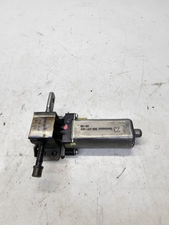 SILNICZEK REGULACJI FOTELA AUDI A6 C6 0390203220